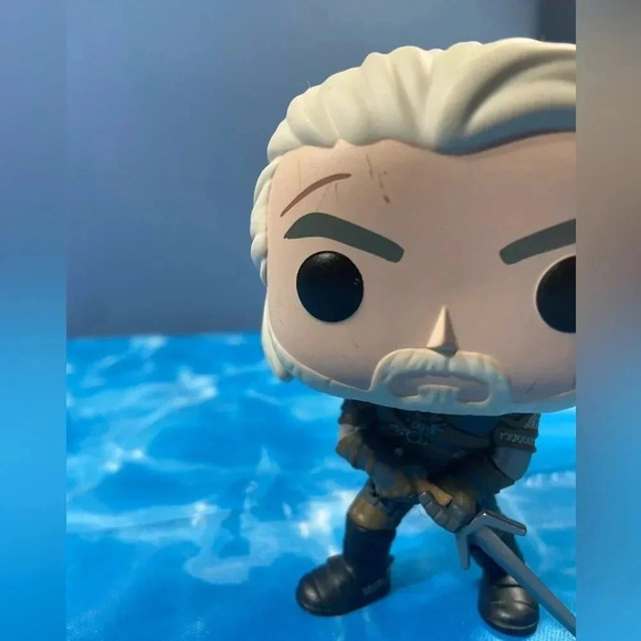 The Witcher 3 Wild Hunt- Geralt of Rivia (The White Wolf, Gwynbleidd) Funko Pop! - Picture 3 of 10